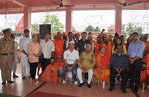 The Governor of Arunachal Pradesh Shri P.B. Acharya and State�s First Lady Smt Kavita Acharya in the Shiv Temple at Tezu on 6th August�2017. 